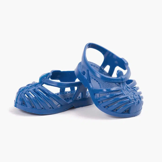 Sandales "Méduses Sun" bleu roi pour poupée Gordis de Minikane, chaussures miniatures en plastique souple au design ajouré. Parfaites pour compléter la tenue estivale d’un poupon et recréer des looks réalistes. Accessoire incontournable pour les jeux d’imitation.