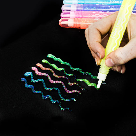 Dessin réalisé avec Glow Pens Tiger Tribe qui brillent dans le noir