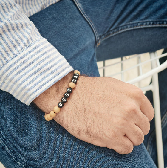 Bracelet perles camel avec lettres PAPA – Cadeau fête des pères