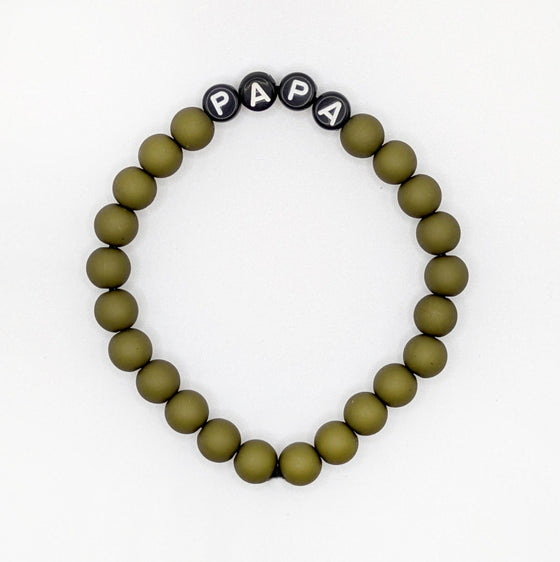 Bracelet perles kaki avec lettres PAPA – Cadeau fête des pères
