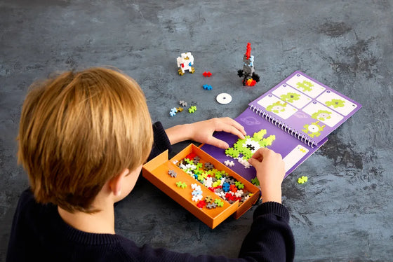 Plus-Plus - le bloc d'activité espace - présentation enfant