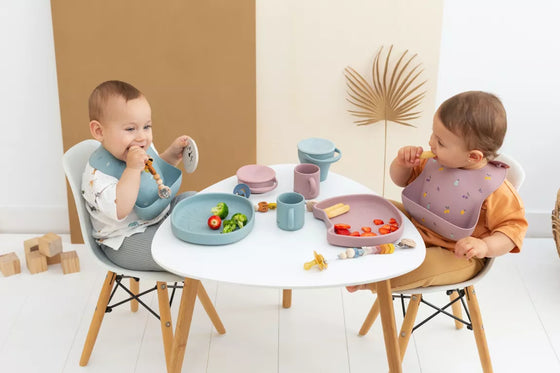 Assiette bébé en silicone Pippa le Chat couleur mauve The Cotton Cloud
