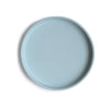 assiette à ventouses en silicone powder blue, mushie. 