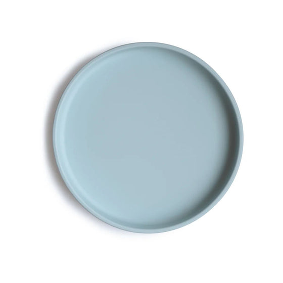 assiette à ventouses en silicone powder blue, mushie. 