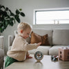 Jouet spinner à ventouse Mushie pour bébé bleu et beige