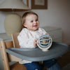 Jouet spinner à ventouse Mushie pour bébé bleu et beige
