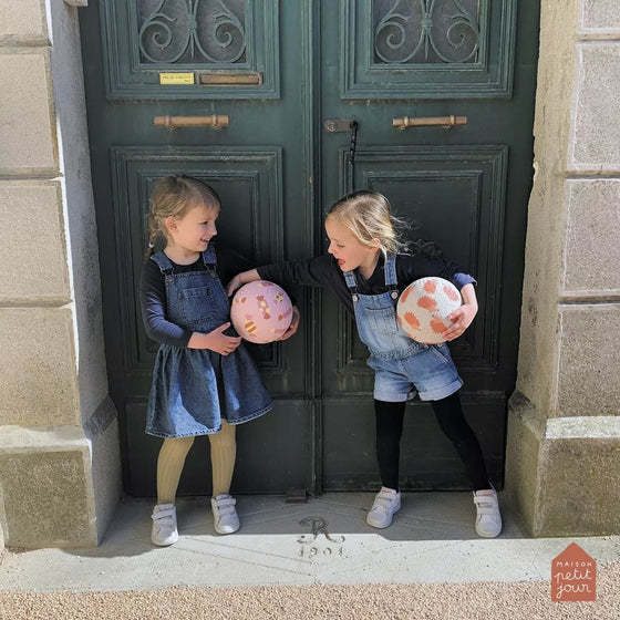 Ballon enfant motif bonbons 13 ou 18 cm – Petit Jour Paris, jeu extérieur et intérieur pour enfants.