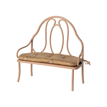  Banc miniature Maileg en métal rose vintage avec coussin fleuri