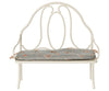 Banc vintage large blanc cassé Maileg - banc miniature en métal blanc avec coussin fleuri pour maison de poupée et souris Maileg