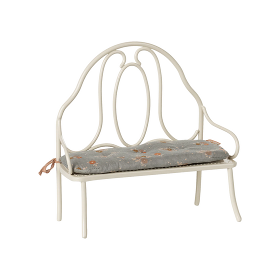 Banc vintage large blanc cassé Maileg - banc miniature en métal blanc avec coussin fleuri pour maison de poupée et souris Maileg