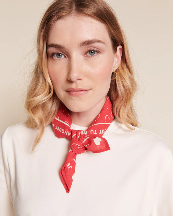 Bandana rouge "Émoi Émoi" en coton doux avec imprimé cœur et message d'amour – Émoi Émoi.