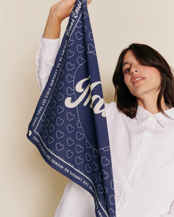 Bandana charbon "Je t’aime Mama" en coton doux avec motifs cœurs – Émoi Émoi.