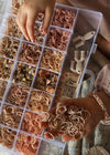 Kit créatif bracelets élastiques Banglies Mrs Ertha avec perles lettres et accessoires
