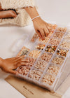 Kit créatif bracelets élastiques Banglies Mrs Ertha avec perles lettres et accessoires