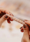 Kit créatif bracelets élastiques Banglies Mrs Ertha avec perles lettres et accessoires