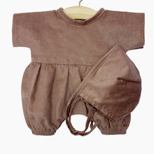  Barboteuse Noa et son béguin en milleraie pour poupées babies, couleur châtaigne, marque Minikane.