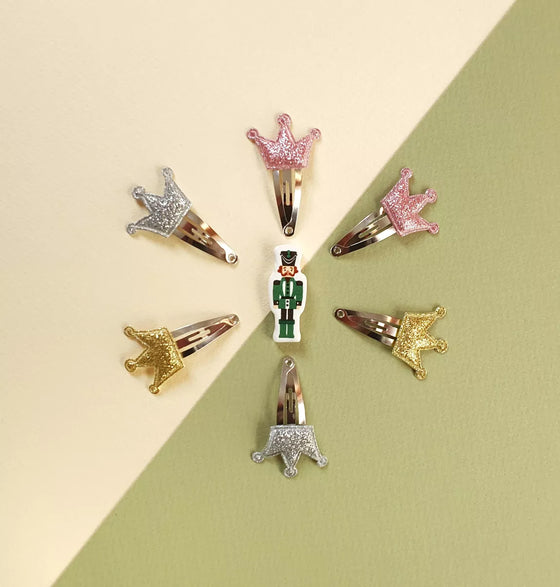 👑 Barrettes couronne rose pailletée - Accessoire cheveux Mini Galaxie ✨
Sublimez les coiffures de votre petite princesse avec ces barrettes cheveux couronne rose scintillantes ! Idéales pour un look féérique, ces barrettes paillettes enfant ajoutent une touche royale à chaque tenue. Parfaites pour un anniversaire, une fête ou le quotidien, elles sont à la fois élégantes et faciles à fixer.