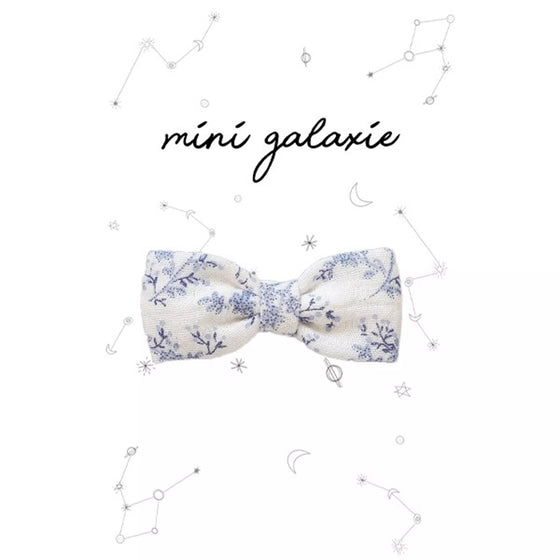 Barrette enfant en tissu fleuri bleu Mini Galaxie avec pince crocodile