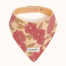  Bavoir Bami Bloom Macadamia Apaches Collections - bavoir bébé fleuri rose et beige pour concept store famille