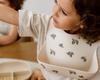 Bavoir en silicone souple bébé avec motif amande – Zakuw