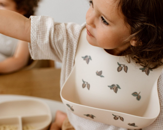 Bavoir en silicone souple bébé avec motif amande – Zakuw