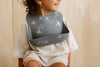 Bavoir bébé en silicone bleu nuit avec motif avion – modèle Aviateur Zakuw