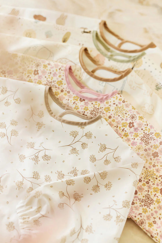 Bavoir à manches longues imperméable Jollein motif Leafy Dreams – bavoir bébé avec manches et poche ramasse-miettes