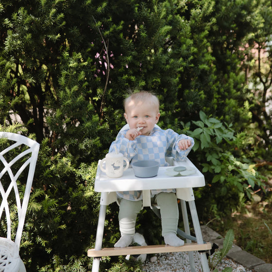 Bavoir à manches longues imperméable Blue Flowers Mushie – Repas bébé sans salissures