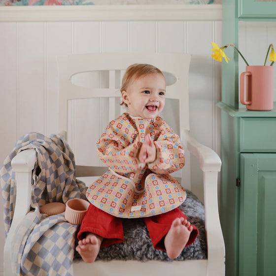 Bavoir à manches longues imperméable Cherries Mushie – Repas bébé sans salissures