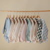 Bavoir manches longues bébé Mushie Damier Olive vert et écru