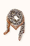 Foulard en coton Apaches Collections motif léopard camel et bleu – accessoire mode femme et enfant