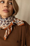 Foulard en coton Apaches Collections motif léopard camel et bleu – accessoire mode femme et enfant