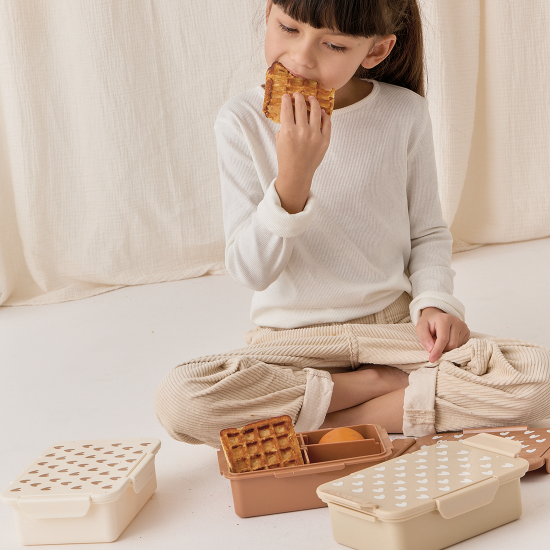 Boîte à goûter enfant crème à motifs cœurs Atelier Wagram