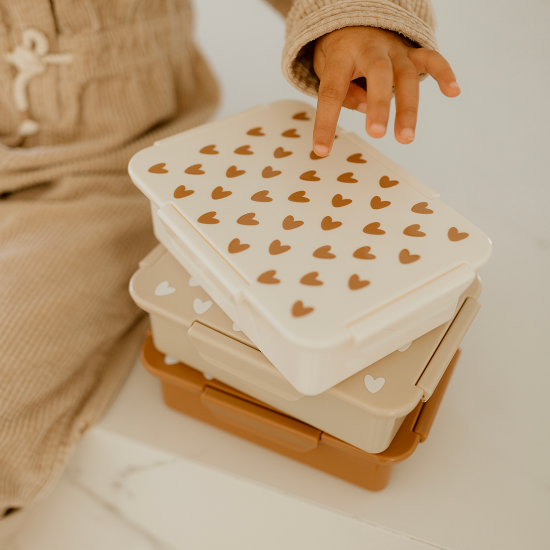Boîte à goûter enfant crème à motifs cœurs Atelier Wagram