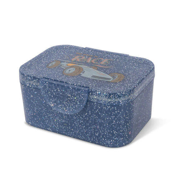 Boîte à lunch enfant bleue à paillettes motif voiture de course Konges Sløjd