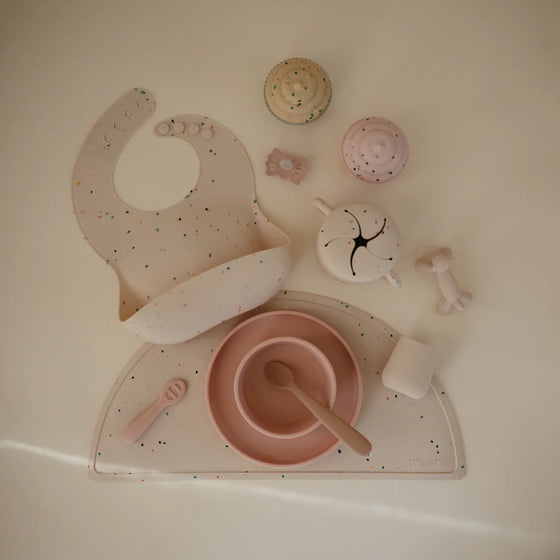 Bol ventouse en silicone Blush Mushie - repas bébé antidérapant