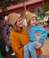 Bonnet enfant Hello Hossy Color Block Macaroon camel avec pompon rose doux