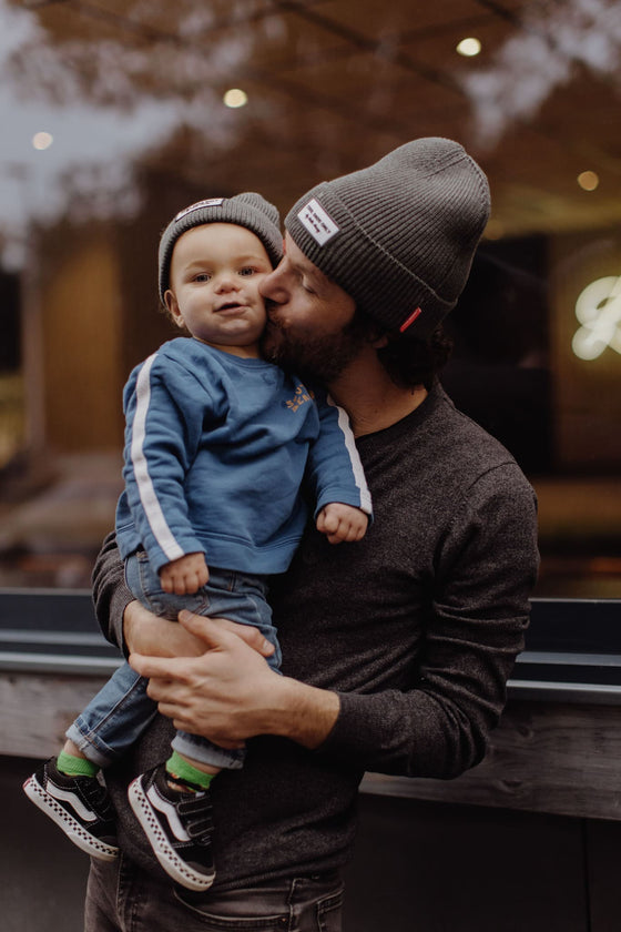 Bonnet enfant et papa, modèle Pop, coloris Stone, marque Hello Hossy.