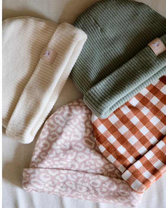 Bonnet de naissance Vert sauge Tante Reine pour nouveau-né