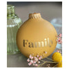 Boule de Noël, inscription Happy Family, couleur ocre, marque Baubels.