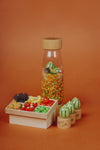Bouteille sensorielle Learn Fruits Petit Boum – jouet sensoriel bébé fruits colorés Montessori