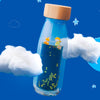 Bouteille sensorielle Le Petit Prince Petit Boum – jouet d’éveil liquide avec paillettes et figurines pour bébé