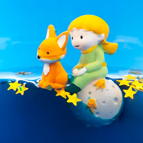 Bouteille sensorielle Le Petit Prince Petit Boum – jouet d’éveil liquide avec paillettes et figurines pour bébé