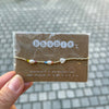 Bracelet de cheville Bbuble en perles Miyuki avec cœur en nacre et perles d'eau douce. Un bijou fin, ajustable et élégant pour l'été.