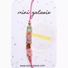  Bracelet enfant lettres ENJOY perles fluo et cœur doré – Mini Galaxie