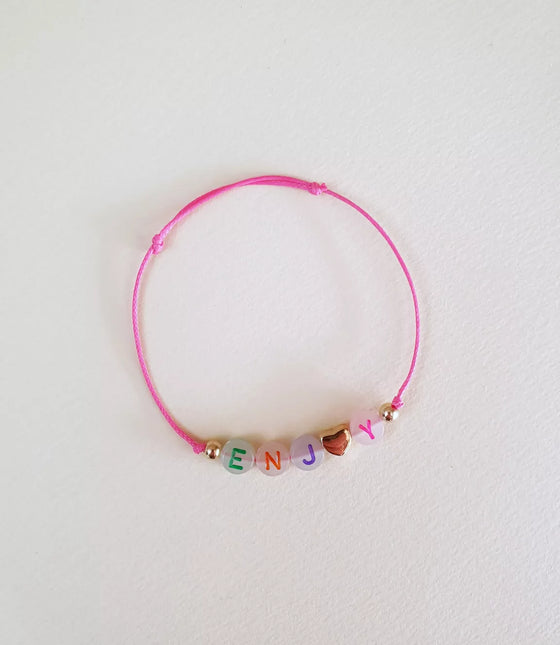 Bracelet enfant lettres ENJOY perles fluo et cœur doré – Mini Galaxie