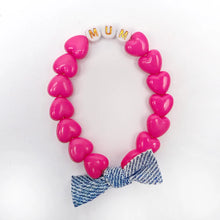  Bracelet MUM avec perles en forme de cœur rose fuchsia et nœud en jean GAGA – idée cadeau maman originale