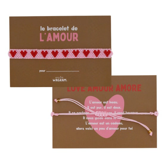 Bracelet perlé cœur rouge Atelier Wagram sur carte cadeau – idée cadeau amour
