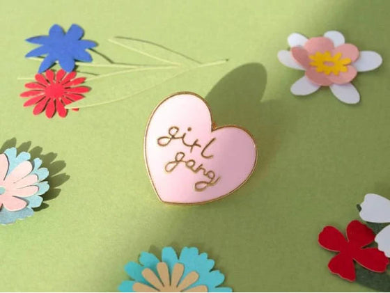 broche pin's girl gang la petite épicerie Épinglez ce magnifique pin's sur vos articles préférés 