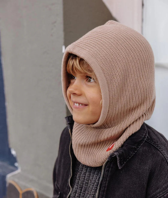 Cagoule enfant Hello Hossy Hoody Latte en tricot beige chaud